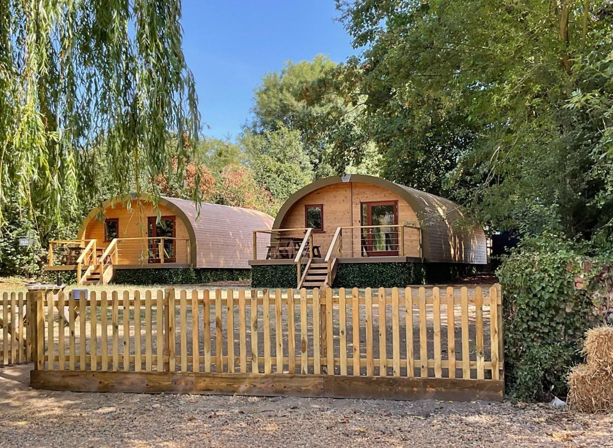 Cosy And Eco-Friendly Cabins Next To 16Th Century Pub 뉴마켓 외부 사진