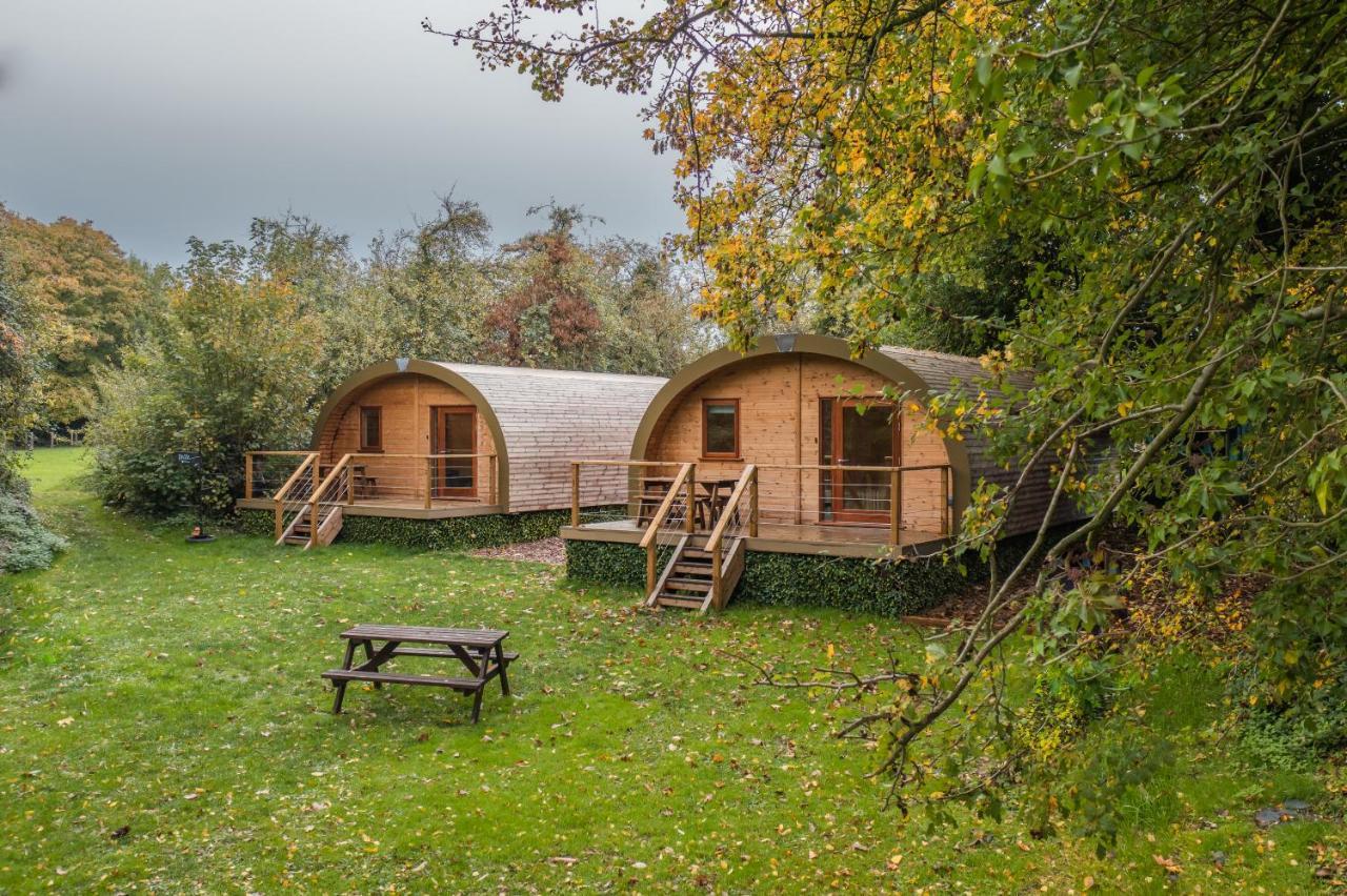 Cosy And Eco-Friendly Cabins Next To 16Th Century Pub 뉴마켓 외부 사진