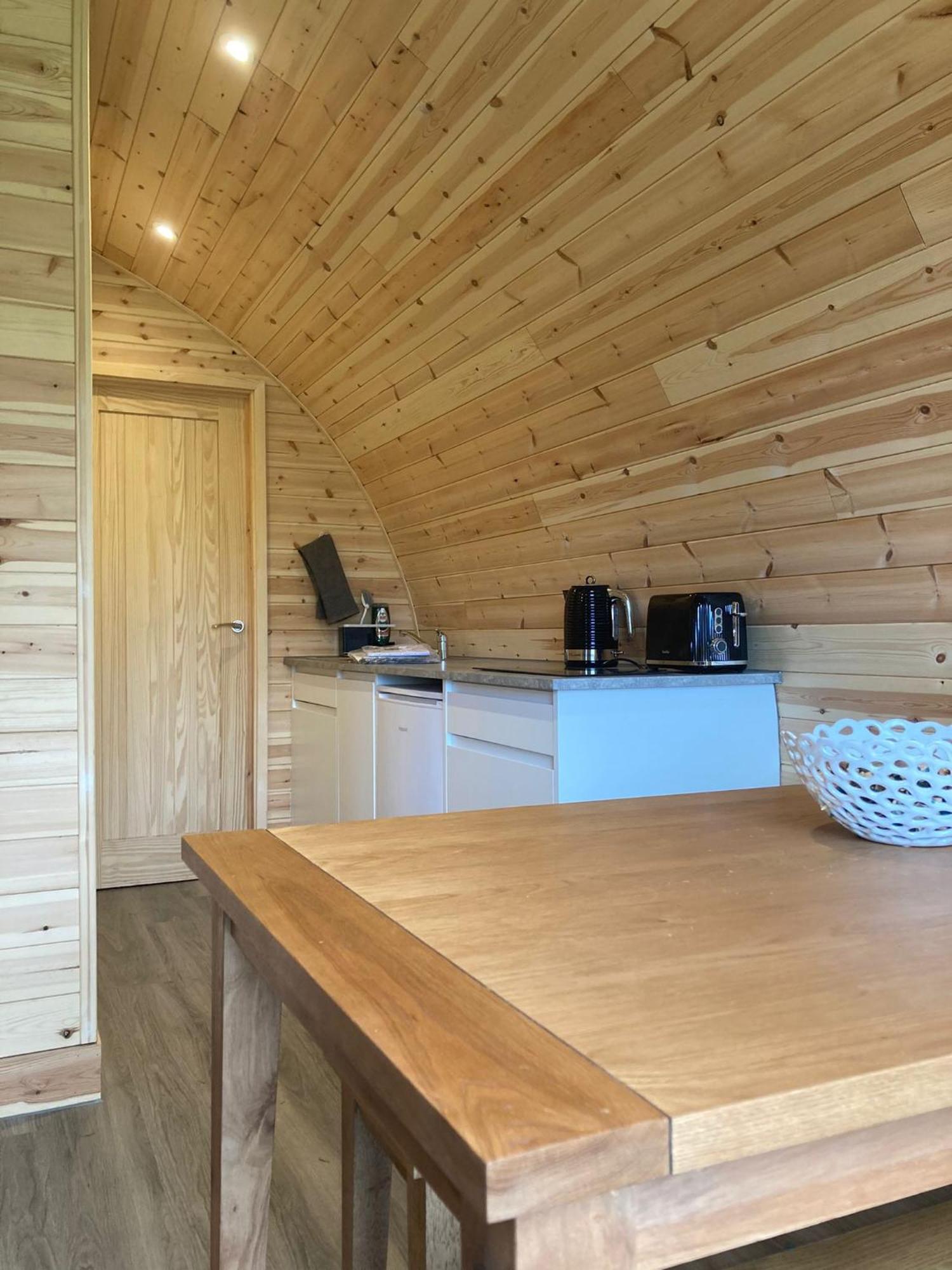 Cosy And Eco-Friendly Cabins Next To 16Th Century Pub 뉴마켓 외부 사진
