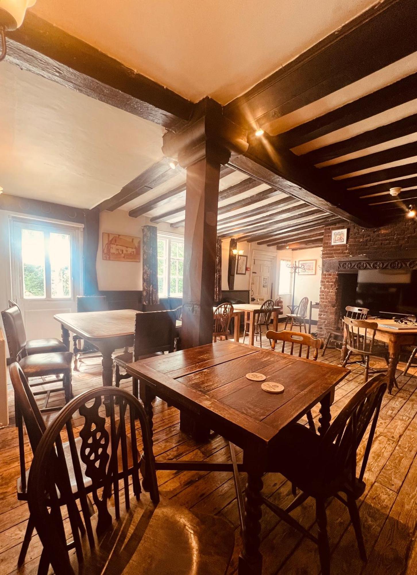 Cosy And Eco-Friendly Cabins Next To 16Th Century Pub 뉴마켓 외부 사진